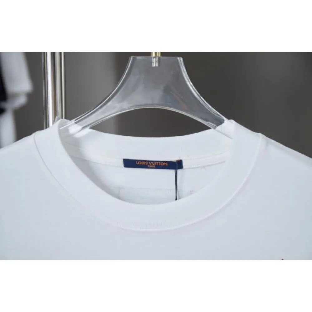 2025SS LOUIS VUITTON ルイヴィトン 定番モノグラム風 半袖Tシャツ トレンド感満載ユニセックス 商品画像 4