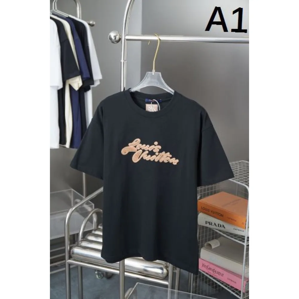 2025SS LOUIS VUITTON ルイヴィトン ストリートラグジュアリー 半袖Tシャツ 大人の休日スタイル 商品画像 1