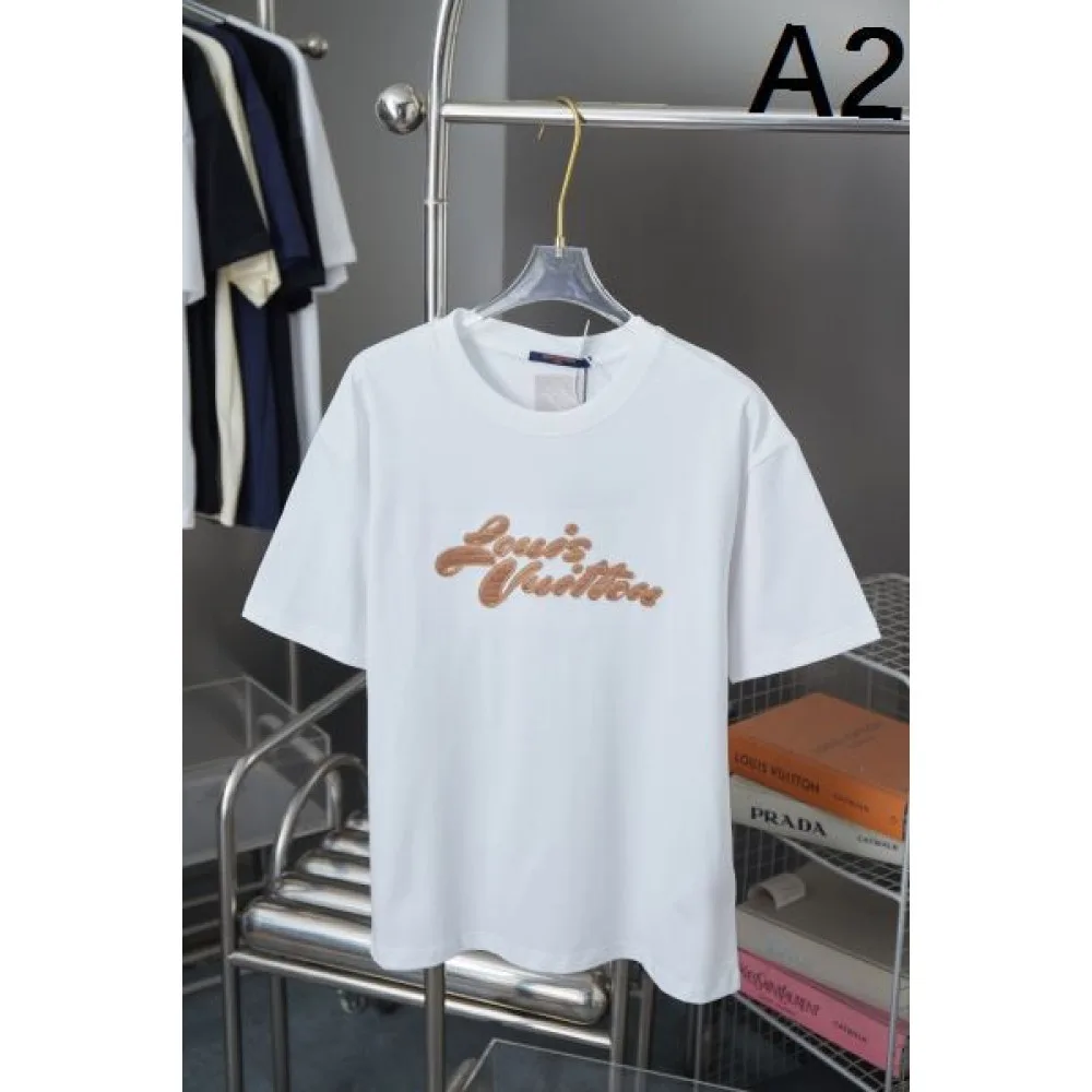 2025SS LOUIS VUITTON ルイヴィトン ストリートラグジュアリー 半袖Tシャツ 大人の休日スタイル 商品画像 2