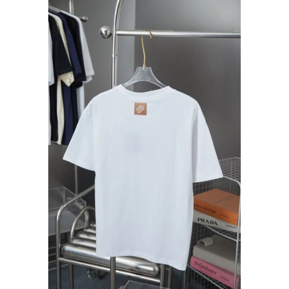 2025SS LOUIS VUITTON ルイヴィトン ストリートラグジュアリー 半袖Tシャツ 大人の休日スタイル 商品画像 3