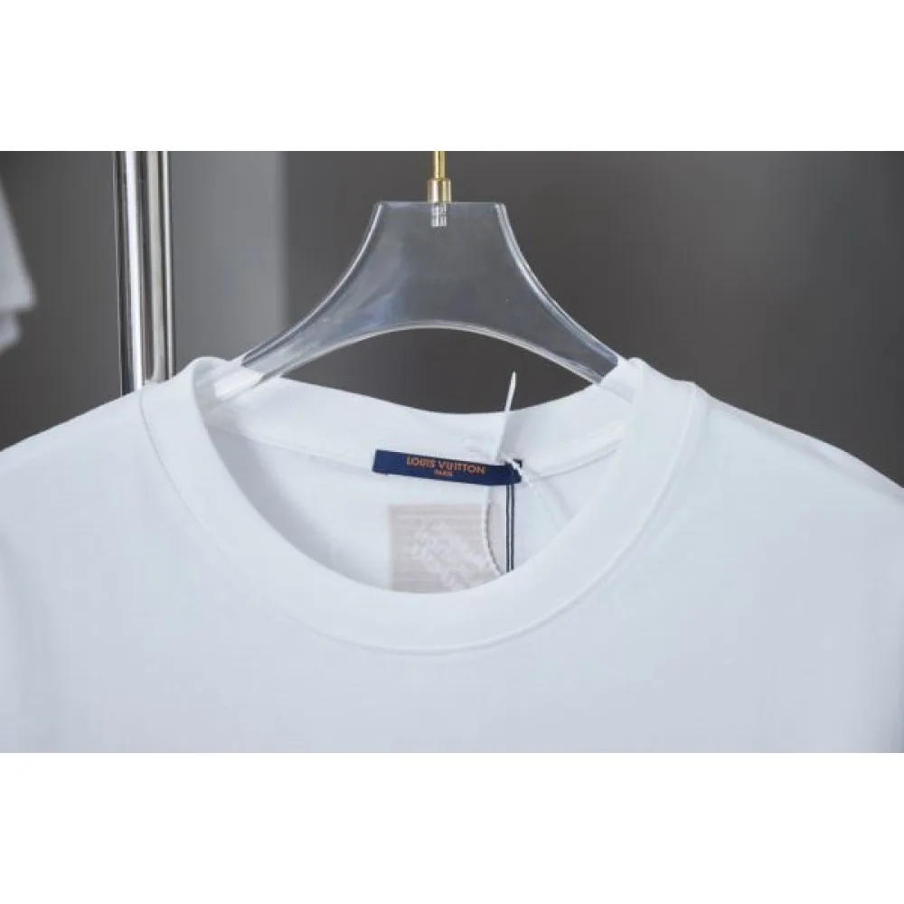 2025SS LOUIS VUITTON ルイヴィトン ストリートラグジュアリー 半袖Tシャツ 大人の休日スタイル 商品画像 4