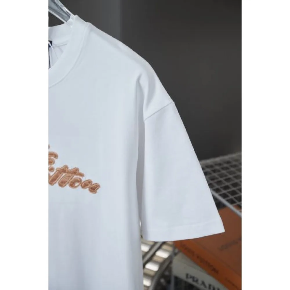2025SS LOUIS VUITTON ルイヴィトン ストリートラグジュアリー 半袖Tシャツ 大人の休日スタイル 商品画像 6