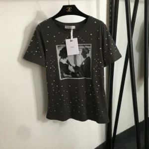 ディオール (DIOR) 2025SS限定コレクション ロゴ半袖Tシャツ ファン必見 商品画像 1