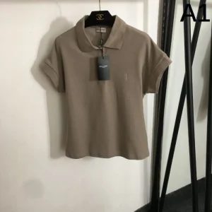 イヴサンローラン (YSL) 2025SS新作 モノグラム 半袖Tシャツ きちんと感 商品画像 1