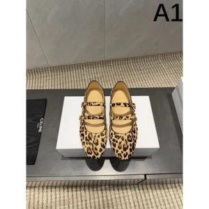 2025FW これ一足で間違いなし CELINE セリーヌ フラットシューズ 商品画像 1