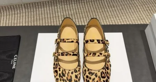 2025FW これ一足で間違いなし CELINE セリーヌ フラットシューズ 商品画像 11