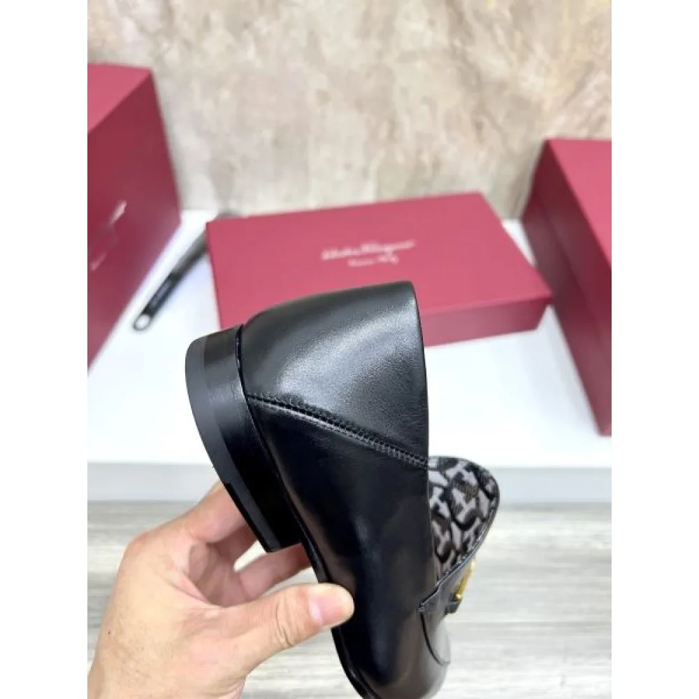 2025秋冬新作 FERRAGAMO サルヴァトーレ フェラガモ メンズ用 ビジネスシューズ 大人の魅力を引き立てる逸品 商品画像 9