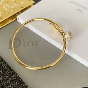 2025SS ブレスレット DIOR ディオール 女性らしさを引き立てる繊細デザイン 商品画像 1