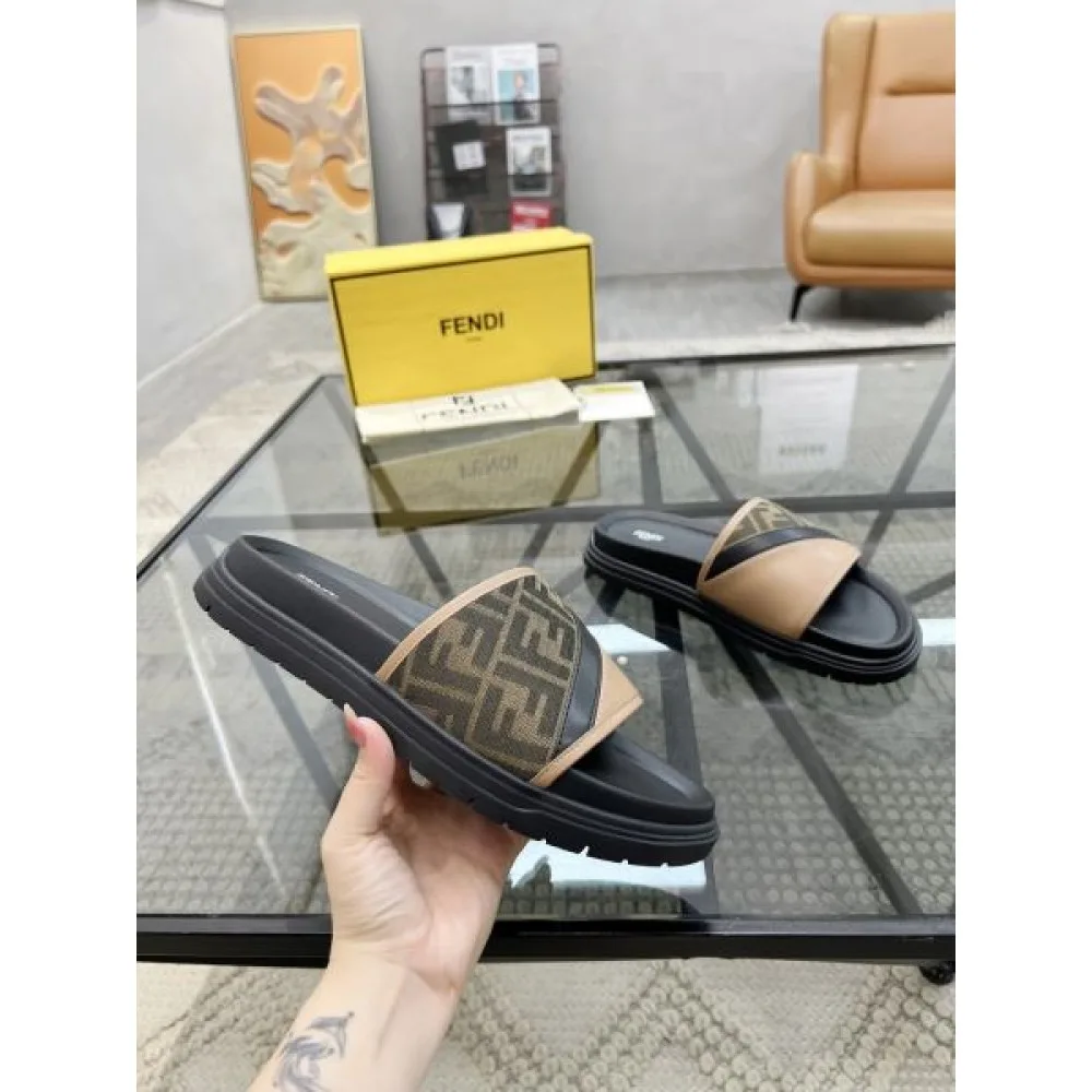 FENDI フェンデイ 2025SS トレンドコーデが楽しめ メンズ用 サンダル 商品画像 4