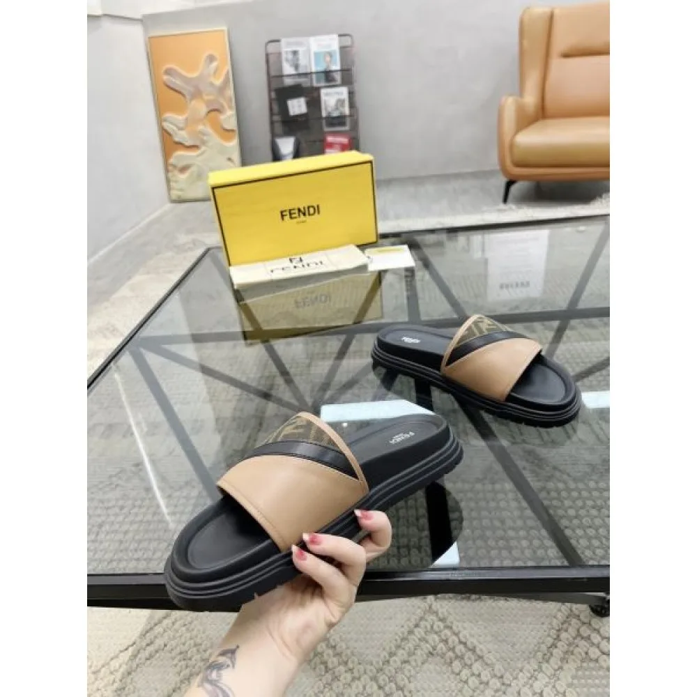FENDI フェンデイ 2025SS トレンドコーデが楽しめ メンズ用 サンダル 商品画像 5