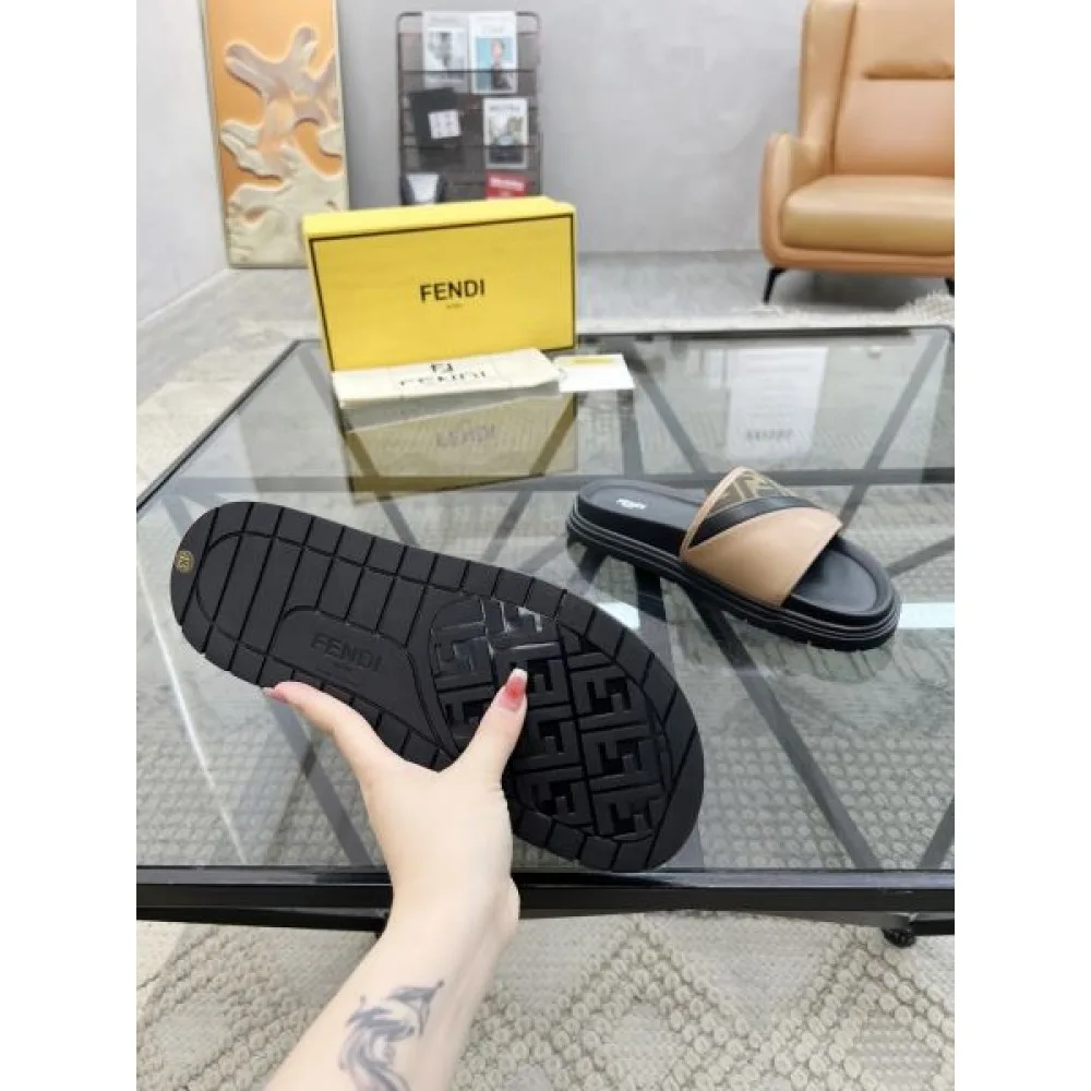 FENDI フェンデイ 2025SS トレンドコーデが楽しめ メンズ用 サンダル 商品画像 8