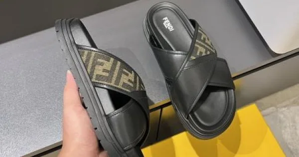 2025SS サンダル FENDI フェンデイ 夏でも快適な着心地 商品画像 11