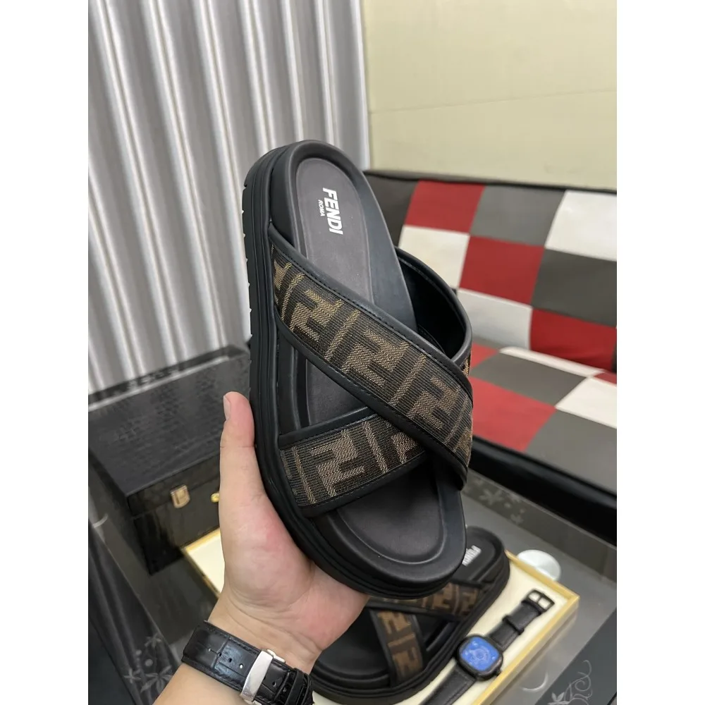 2025SS サンダル FENDI フェンデイ 春夏の最新トレンド 商品画像 5