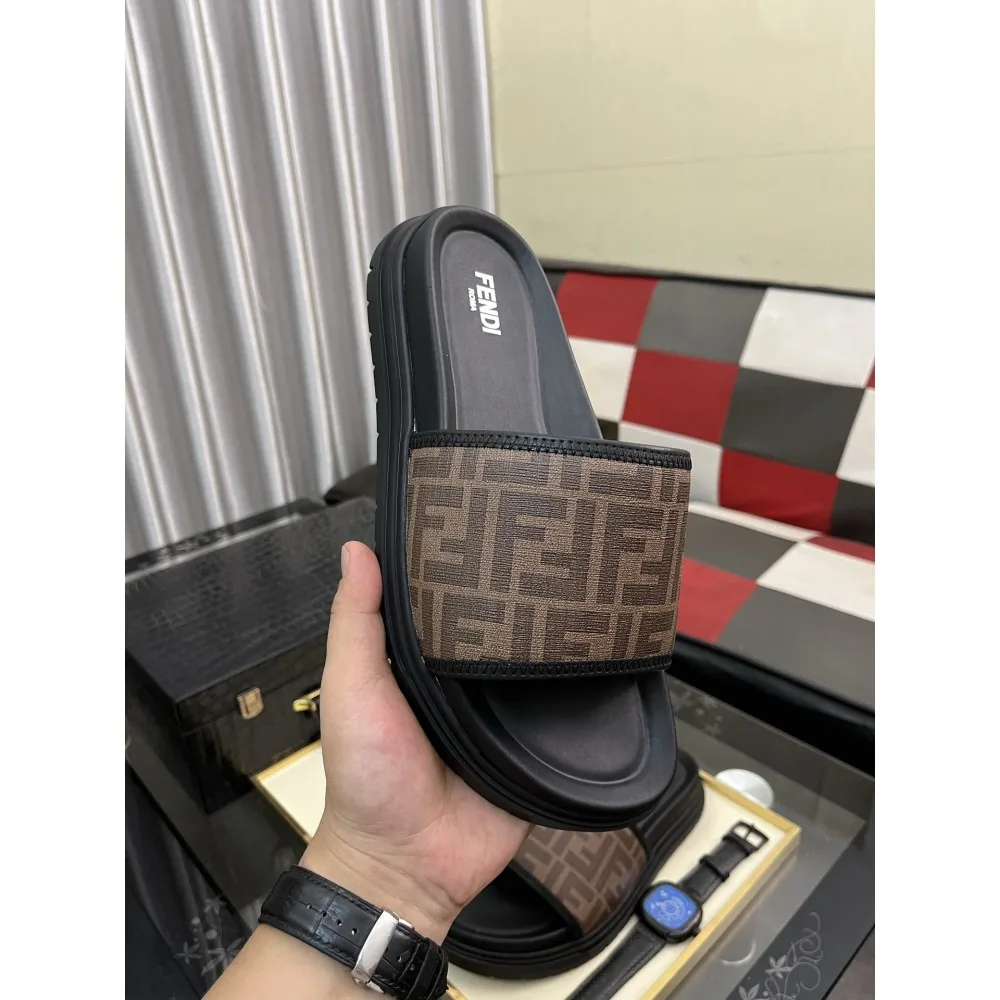 2025SS サンダル FENDI フェンデイ 毎シーズン活躍する 商品画像 5