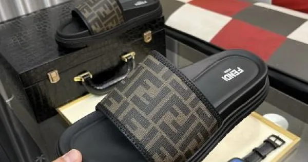 2025SS サンダル FENDI フェンデイ 毎シーズン活躍する 商品画像 11