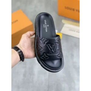LOUIS VUITTON ルイヴィトン 2025SS 特に注目したい メンズ用 サンダル 商品画像 1