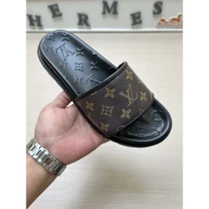 LOUIS VUITTON ルイヴィトン 2025SS 春夏期間大活躍 メンズ用 サンダル 商品画像 1