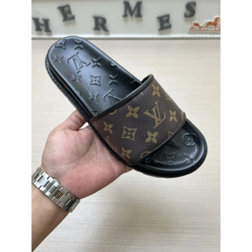 LOUIS VUITTON ルイヴィトン 2025SS 春夏期間大活躍 メンズ用 サンダル 商品画像 1
