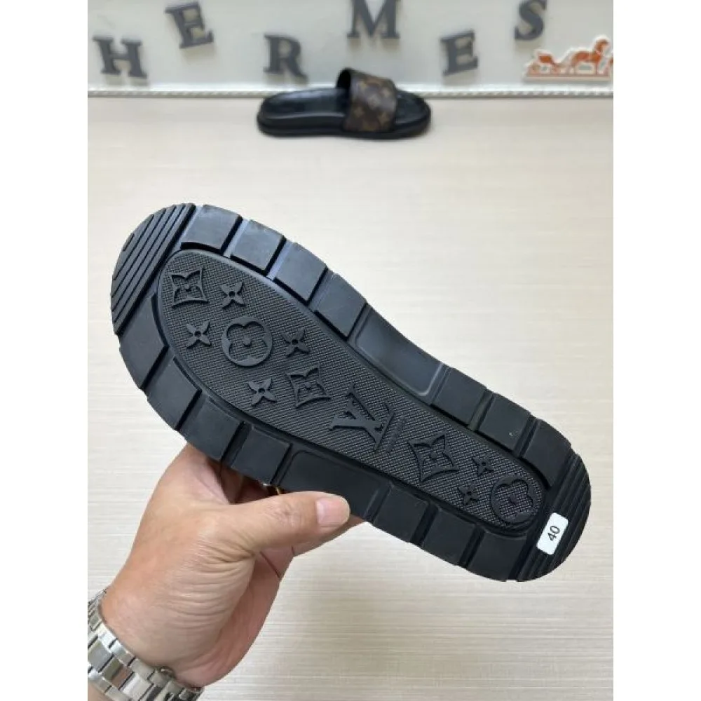 LOUIS VUITTON ルイヴィトン 2025SS 春夏期間大活躍 メンズ用 サンダル 商品画像 9
