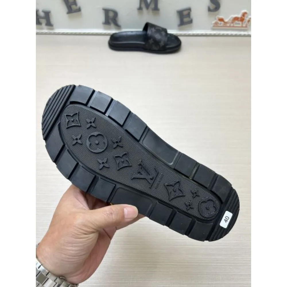 LOUIS VUITTON ルイヴィトン 2025SS 春夏の新作登場 メンズ用 サンダル 商品画像 9