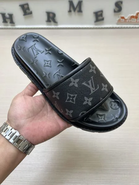 LOUIS VUITTON ルイヴィトン 2025SS 春夏の新作登場 メンズ用 サンダル 商品画像 10