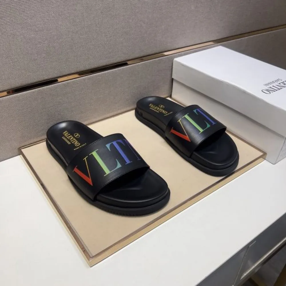 VALENTINO ヴァレンティノ 2025SS VIP価格海外発 メンズ用 サンダル 商品画像 3