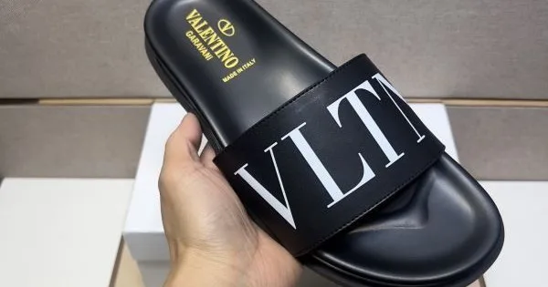 VALENTINO ヴァレンティノ 2025SS VIP価格海外発 メンズ用 サンダル 商品画像 11