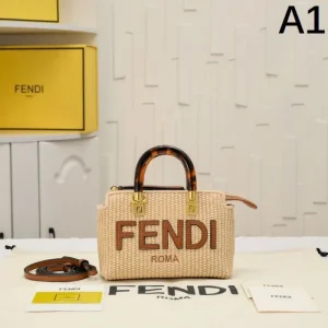 2025SS トートバッグ FENDI フェンデイ トレンドのコーディネート 商品画像 1