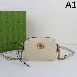 2025SS ショルダーバッグ GUCCI グッチ シーズンの流行にチェック 商品画像 1