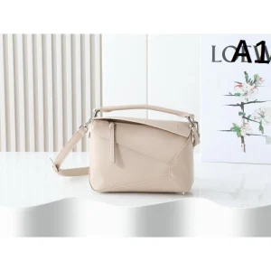 LOEWE ロエベ 2025FW 新作 上品ショルダーバッグ 高級感漂う おしゃれ 人気アイテム 商品画像 1