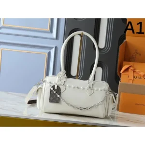 LOUIS VUITTON ルイヴィトン 2025FW 新作 大容量トートバッグ 高級感漂う 通勤通学に最適 商品画像 1