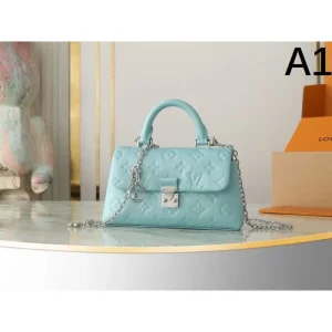 2025FW LOUIS VUITTON ルイヴィトン レディース トートバッグ ロングシーズン活躍の万能デザイン 商品画像 1