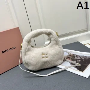 2025SS トートバッグ MIU MIU ミュウミュウ 芸能人着用商品 商品画像 1