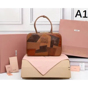 MIU MIU ミュウミュウ 2025FW 新作 上品トートバッグ 高級感漂う おしゃれ 人気 商品画像 1