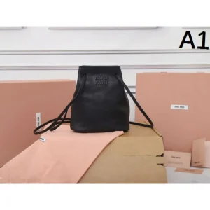 MIU MIU ミュウミュウ 2025FW 新作 上品バックパック レディース 高級感漂う 人気アイテム 商品画像 1
