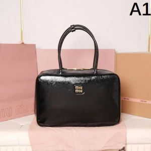 2025FW MIU MIU ミュウミュウ レディース トートバッグ 限定発売の冬季最新作 商品画像 1