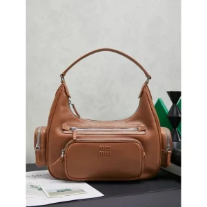 2025FW MIU MIU ミュウミュウ レディース トートバッグ 存在感抜群の新作デザイン 商品画像 1
