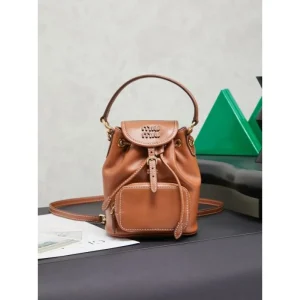 2025FW MIU MIU ミュウミュウ レディースバッグ バックパック カジュアル感強めの旬デザイン 商品画像 1
