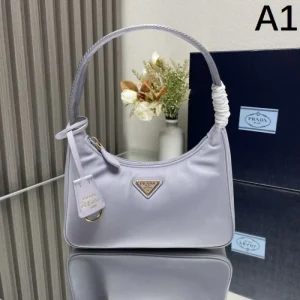 2025SS トートバッグ PRADA プラダ 日本でも大人気のモデル 商品画像 1