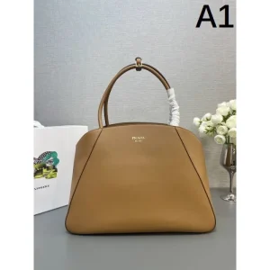 2025SS トートバッグ PRADA プラダ オシャレだけど疲れない 商品画像 1