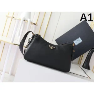 2025SS ショルダーバッグ PRADA プラダ 新作いきなり値下げ! 商品画像 1