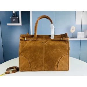 2025SS トートバッグ PRADA プラダ 今年の春夏コーデに活躍する 商品画像 1