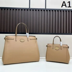2025SS トートバッグ VALENTINO ヴァレンティノ 年末年始はセール 商品画像 1