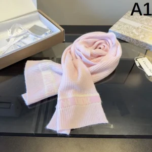 2025FW スカーフ DIOR ディオール 今季トップスに合わせたいトレンドスカーフ 商品画像 1