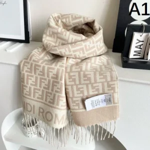 2025FW スカーフ FENDI フェンディ 上品カジュアルを叶える大人スカーフ 商品画像 1