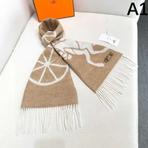 2025FW スカーフ HERMES エルメス さりげなく上品さを演出する大人の一枚 商品画像 1