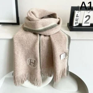 2025FW スカーフ HERMES エルメス 限定デザイン!完売前に手に入れたい人気作 商品画像 1