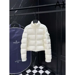 2025FW MONCLER モンクレール 抜け感と快適さを両立 ダウンジャケット 商品画像 1