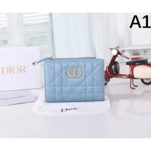 2025FW 二つ折り財布 DIOR ディオール ファン必見、注目の秋冬新作 商品画像 1