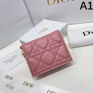 2025FW 二つ折り財布 DIOR ディオール 今季注目の話題作、必見の新作 商品画像 1